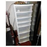 PLASTIC STORAGE CONTAINER WITH DRAWERS (LAMP NOT