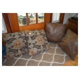 4 ACCENT PILLOWS 19" X 19"