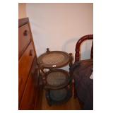 3 TIER 17" ROUND TABLE PLASTIC