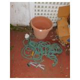 2 WATER HOSES, PLANTER