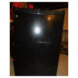 GE MINI FRIDGE