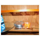 GROUP OF MIRRORED CANDLE DISPLAY PIECES AND SMALL