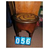 SMALL STAND 18" H X 13" ROUND