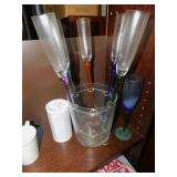 CANDLE CENTER W/ GLASS CHAMPAGNE GLASSES