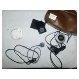 APPLE HEADPHONES LIKE NEW; GIGAWARE FM