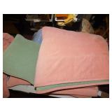 2 TWIN REVERSIBLE BEDSPREADS W/ 4 ACCENT PILLOWS