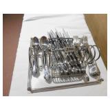 SERVING FOR 11 ONEIDA FLATWARE SET