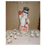 8 MATCHING HOLIDAY MUGS, 8 SALAD PLATES, 8 B&B