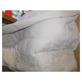 COMFORTER DOWN WITH SATIN EDGE 86" WITH ACCENT