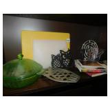 GREEN DEPRESSION COVERED CASSEROLE W/ FLAKE ON