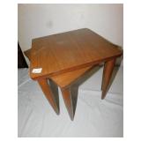 SET OF 2 NESTING TABLES
