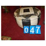 LEATHER OTTOMAN BLACK/WHITE