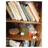 PAPER BACKS STATUES, PANASONIC AM/ FM RADIO