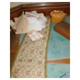COVERED BASKET, TABLE RUNNER