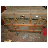 VINTAGE TRUNK GOOD CONDITION WOOD TRIM