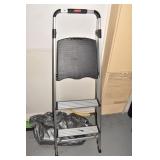 RUBBERMAID STEP STOOL