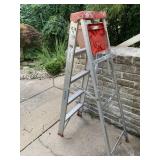 STEP LADDER