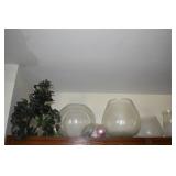 SEIKO CLOCK, VARIETY OF VASES