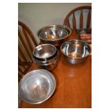 GROUP OF VARIOUS STAINLESS BOWLS