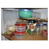 GROUP OF ASSORTED KITCHEN ITEMS
