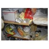 GROUP OF ASSORTED KITCHEN ITEMS
