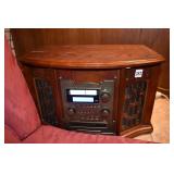 VINTAGE LOOK RADIO AND CD PLAYER AND RECORDED