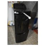WHIRLPOOL LAUNDRY ORGANIZER WITH CLOTHING