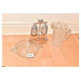 BIRD SALT AND PEPPER ON WOOD STAND, WATER