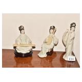 THREE ORIENTAL PORCELAIN MUSICIANS GRADUATED