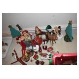 CHRISTMAS FIGURES AND ORNAMENTS IN TOTE