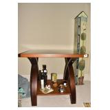 MODERN TABLE 24"H 26" SQUARE LOWER SHELF GOOD