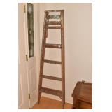 STEPLADDER