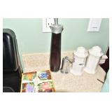 SALT N PEPPER GRINDER