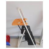 STEP LADDER WITH PAINT CAN HOLDER