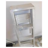 METAL LADDER