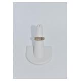 RING: 18KT YELLOW DIAMOND BAGUETTE RING W/ ELEVEN