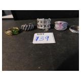 FIVE COSTUME JEWELRY LADIES RINGS