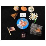 GROUP OF NOVELTY PINS PUMPKIN, AMERICAN FLAG,