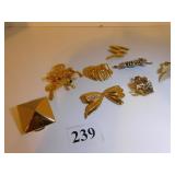 GROUP OF PINS GOLD AND SILVER COLOR