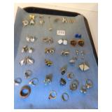 ASSORTMENT OF COSTUME JEWELRY PINS, EARRINGS, AND