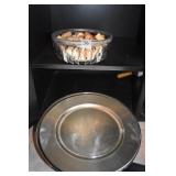 8 PLASTIC CHARGES & BOWL W/ WINE CORKS