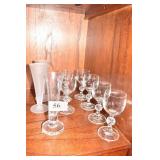 6 CORDIAL GLASSES, 2 FROSTED SHOOTERS, 1 LIQUOR