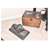 WOOD BOX GLASS TOP AND LION