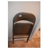 FOLDING CHAIR
