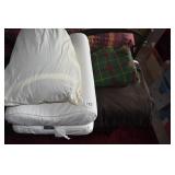 DEEP INNOVATION PILLOWS, SOFT NEW BLANKET