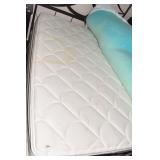 QUEEN SIZE MATTRESS AND BOX SPRING DOES HAVE A