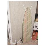 SAMSUNG TV 40" W/ REMOTE