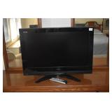 TOSHIBA TV 32" REGZA W/ REMOTE