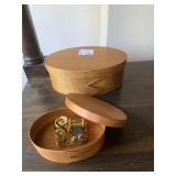 MUSIC BOX IN BEAUTIFUL BANDED SHAKER CWS BOX -