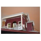 BIRDHOUSE RED/GREEN 16" W X 8" D X 10"